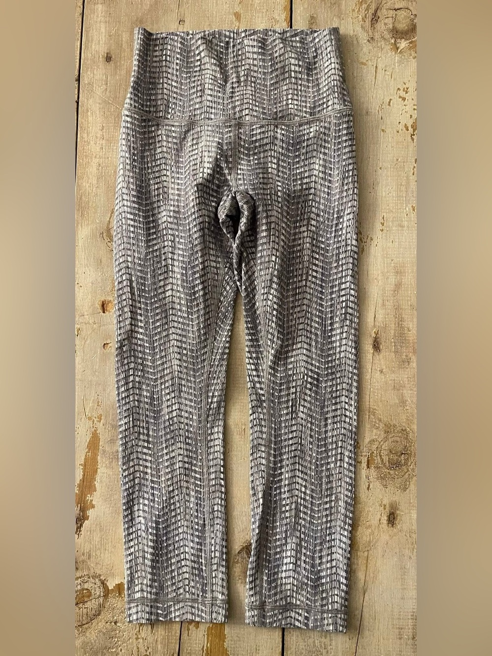 Lululemon cropped leggings - size 4